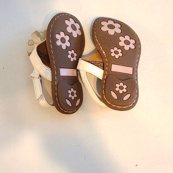 Cherokee Girl's Sandals. White. Size 6. Like new. - Picture 2 of 2
